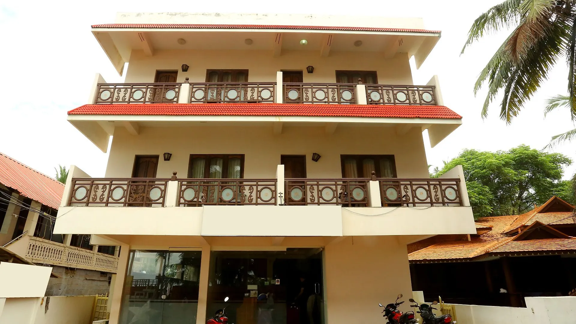Oyo 6031 The Waters Edge Hotel Thiruvananthapuram