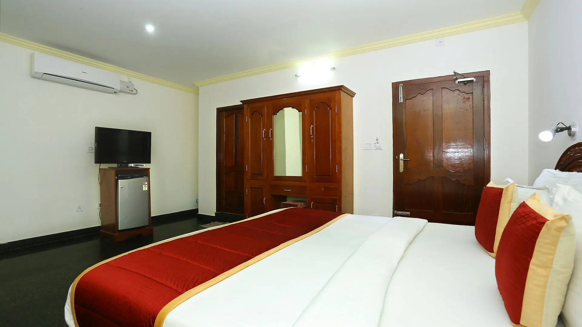 Oyo 6031 The Waters Edge Hotel Thiruvananthapuram