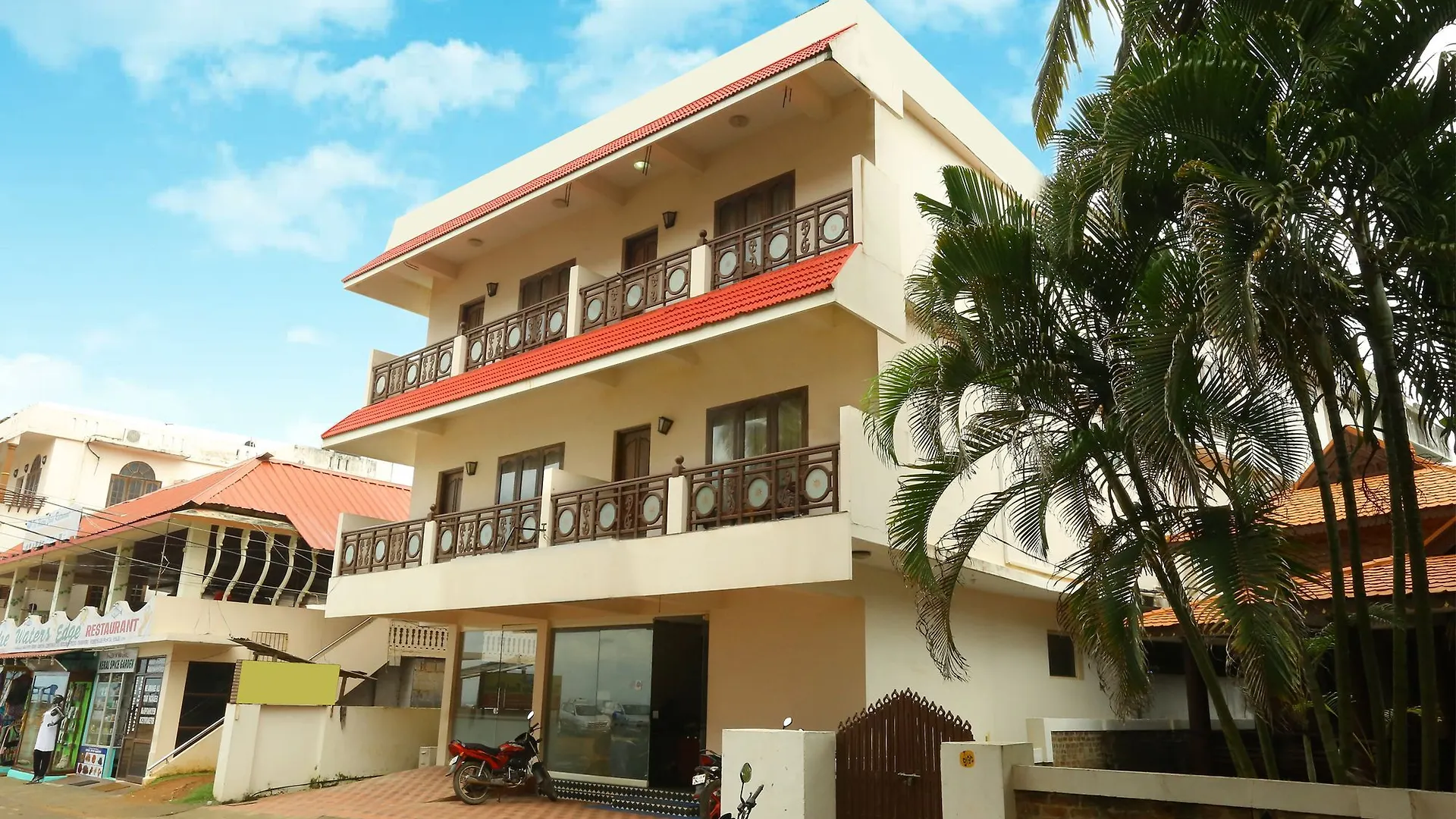 Oyo 6031 The Waters Edge Hotel Thiruvananthapuram